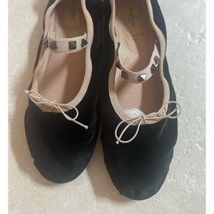 Valentino Garavani Rockstud velvet ballerina. Used in good condition, size 41.